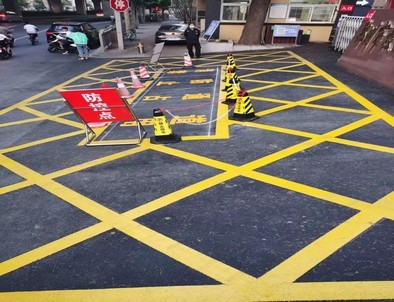 岳阳岳阳厂区划线，园区停车场划线，车库标识标线